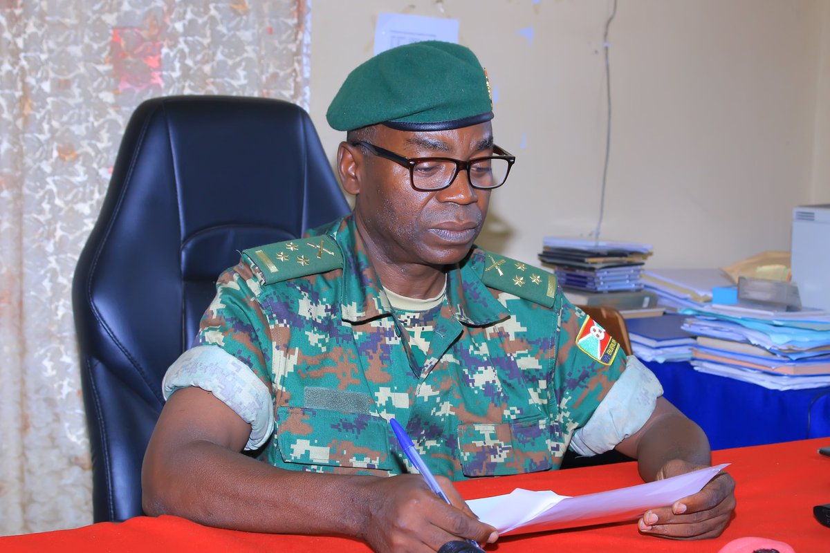 fdnbbi's tweet photo. L’envoi des militaires burundais en RDC pr contribuer au rétablissement de la paix a été suivi par la mutualisat° des forces des 2 pays. Actuellement, les opérat° avancent sans entrave tandis que les forces négatives fuient face à l’avancée des militaires de la FDNB et des FARDC. https://t.co/2PBTmNLgHQ