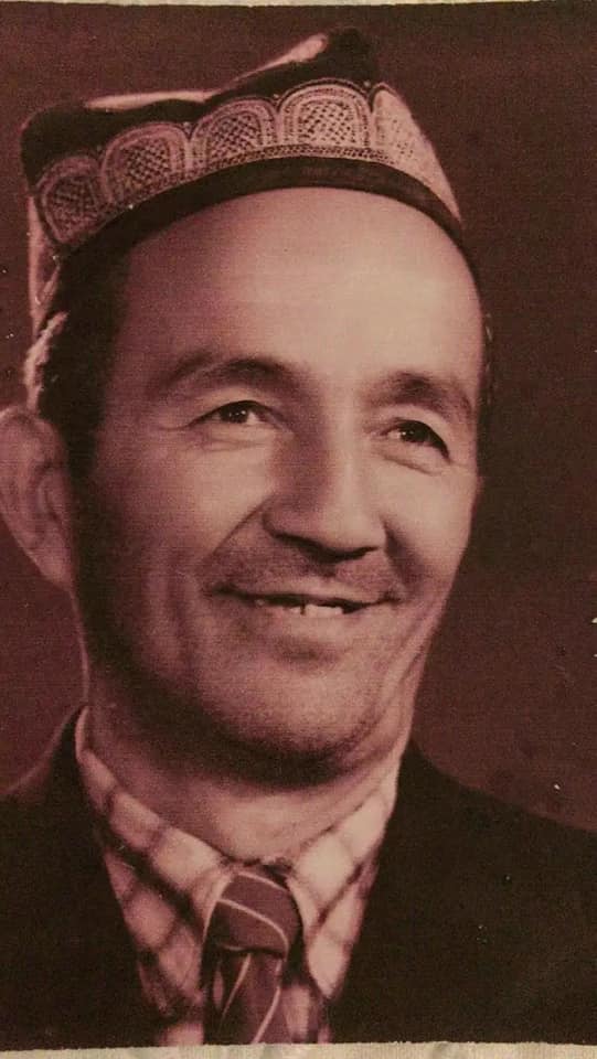 jlfreeman6's tweet photo. The eminent #Uyghur historian Shérip Khushtar has passed away at the age of 100. He was a remarkable man who lived through many of the events he chronicled.

I've learned so much from his work over the years, but what I will cherish most is the memory of meeting him in person. 1/ https://t.co/ylp38h2IdH