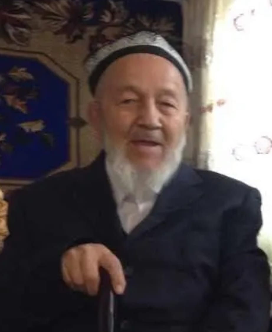 jlfreeman6's tweet photo. The eminent #Uyghur historian Shérip Khushtar has passed away at the age of 100. He was a remarkable man who lived through many of the events he chronicled.

I've learned so much from his work over the years, but what I will cherish most is the memory of meeting him in person. 1/ https://t.co/ylp38h2IdH