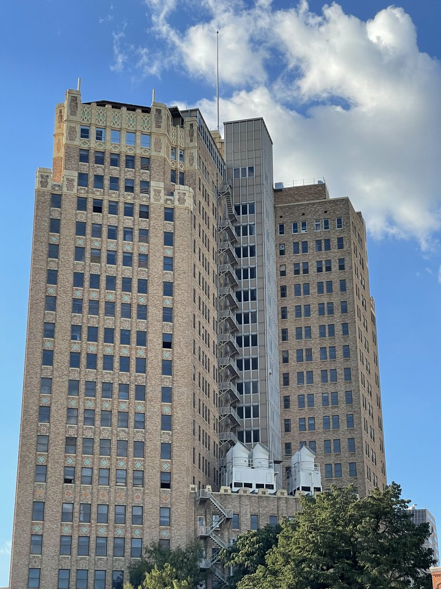 Commandsafety's tweet photo. There are Five predominate Domains that define Predictability of Performance(PoP) for ALL buildings correlating to Era-Vintage; that directly influence Command & Company level decision-making on the fireground. Do you know what they are?…#FRI2022 #buildingsonfire #buildingFACTS https://t.co/HXbl62cxAs