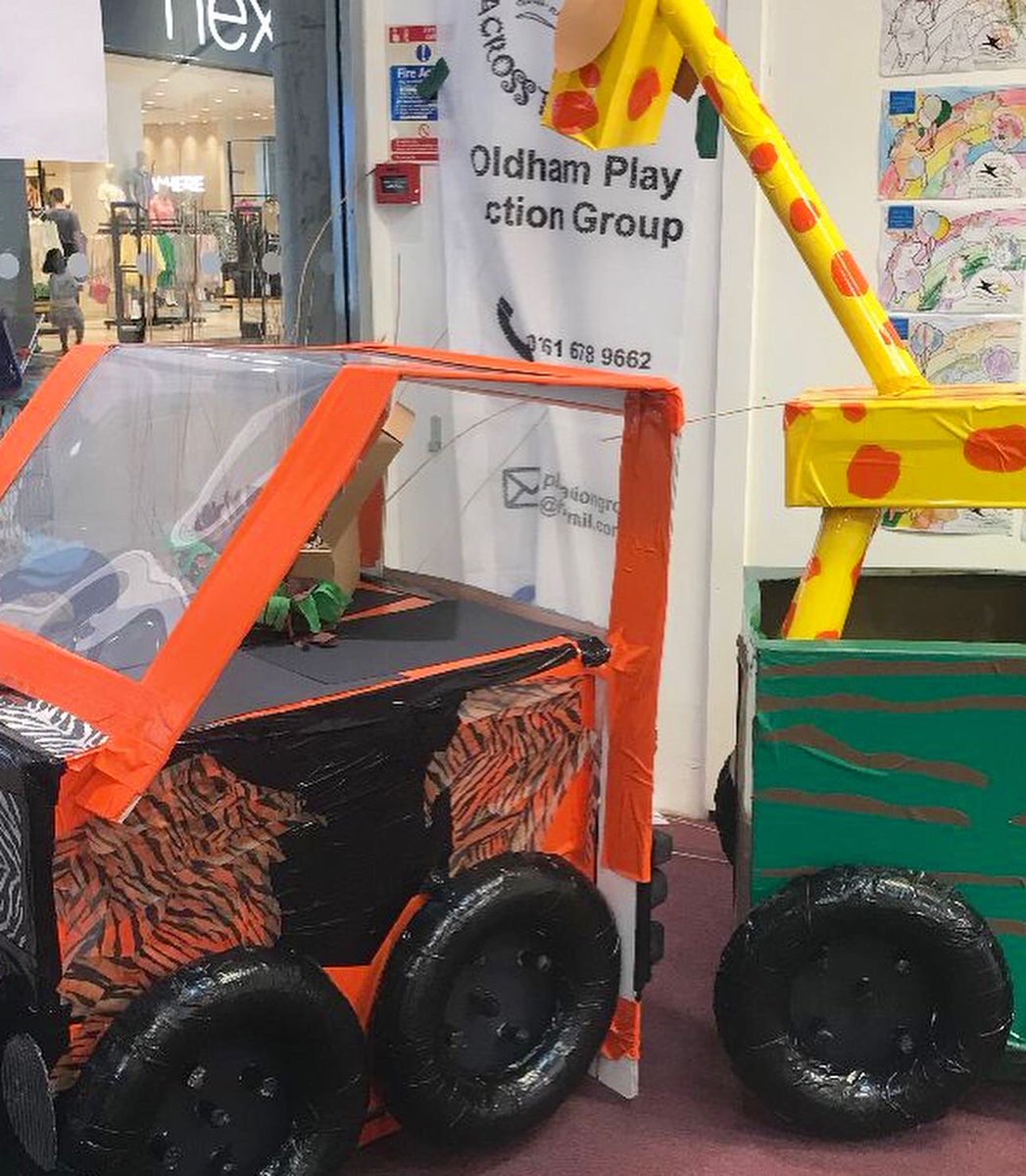 PlayActionGroup's tweet photo. Brilliant sessions at @oldhamshopping We’ve had a great time! Huge thanks to everyone who came to help us with our amazing safari themed window display! #junkmodelling #play #crafts #opag #spindles https://t.co/1fTNCZG3J3