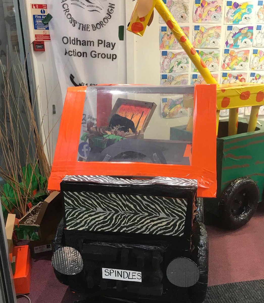Brilliant sessions at <a href="/oldhamshopping/">Spindles Town Square</a> We’ve had a great time! Huge thanks to everyone who came to help us with our amazing safari themed window display! #junkmodelling #play #crafts #opag #spindles