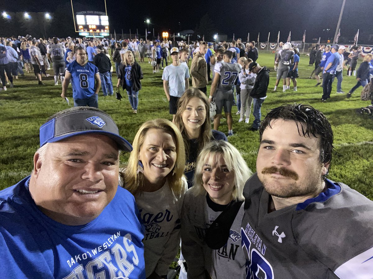 rickdinger1's tweet photo. Tough loss for our @dwtigerfootball but they showed heart and fought until the end. Looking forward to next game! #BleedBlue @HeatherDinger1 @DingerHayden https://t.co/RU4ul5Q2Rj