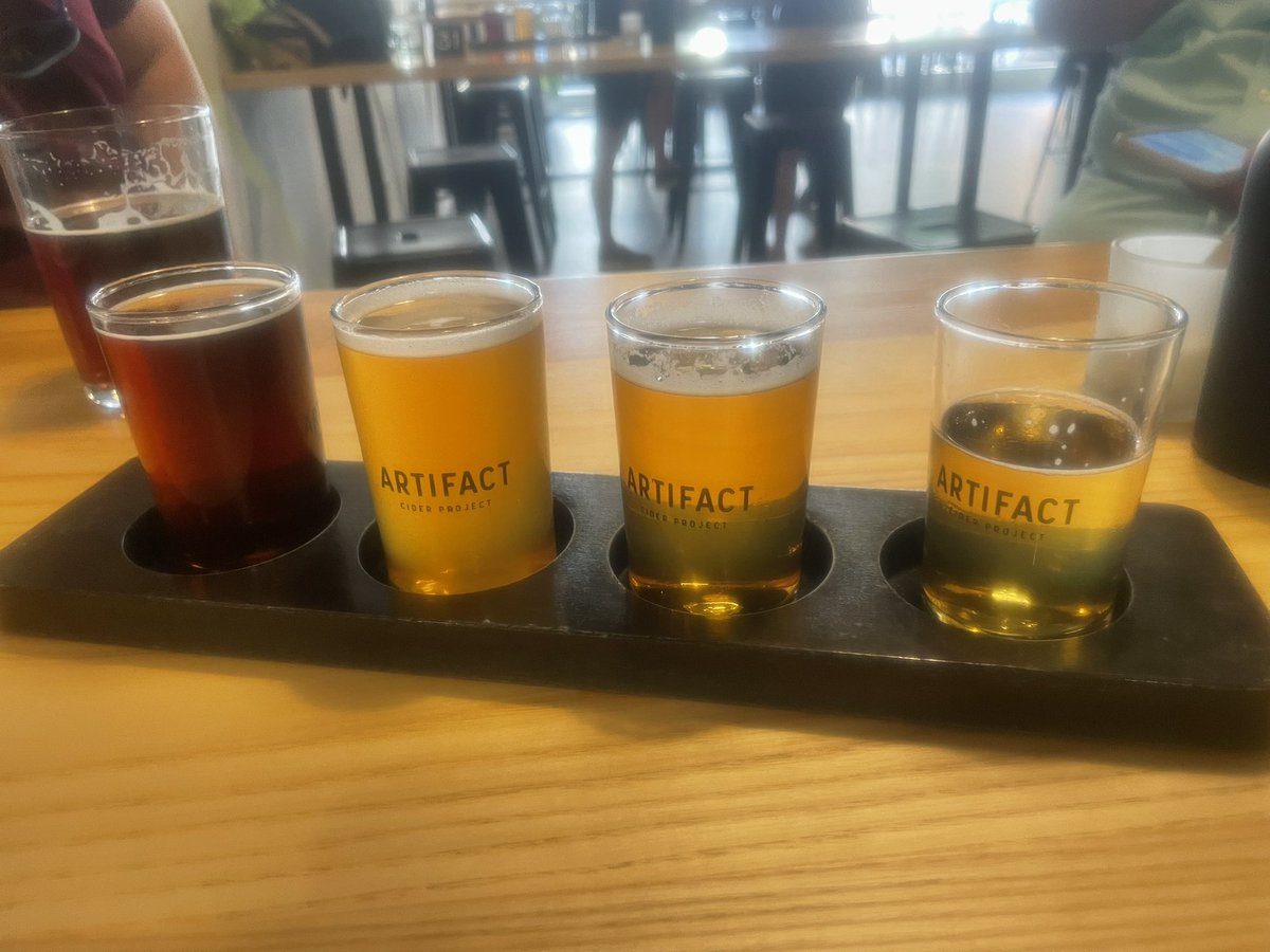 MassBrewBros's tweet image. Congratulations on @SmallChangeBeer becoming the “brewery-in-residence” at @ArtifactCider in #Cambridge 

Give them a visit and enjoy local craft beer and cider!

(Last photo credit: Craft Beer Sisters)

#massbeer