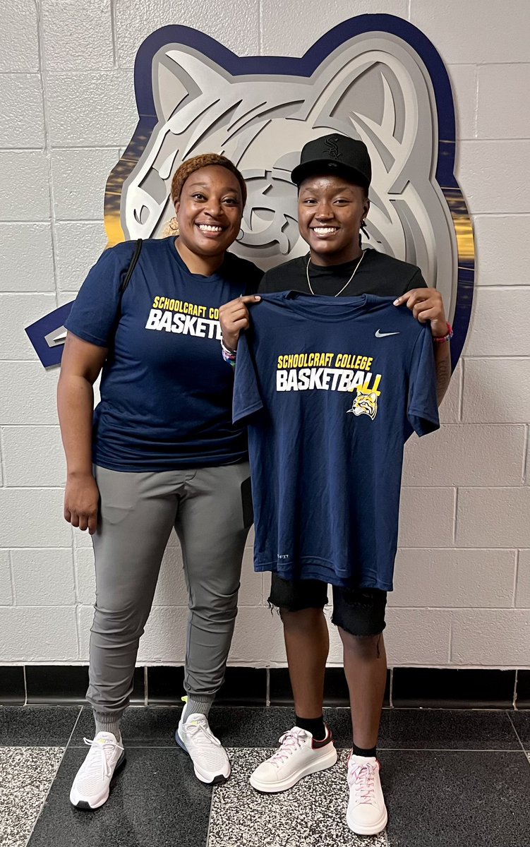 HUGE thanks to <a href="/CoachShay30/">Coach Shay</a> &amp; the coaching staff for having me on campus Yesterday💙💛!!