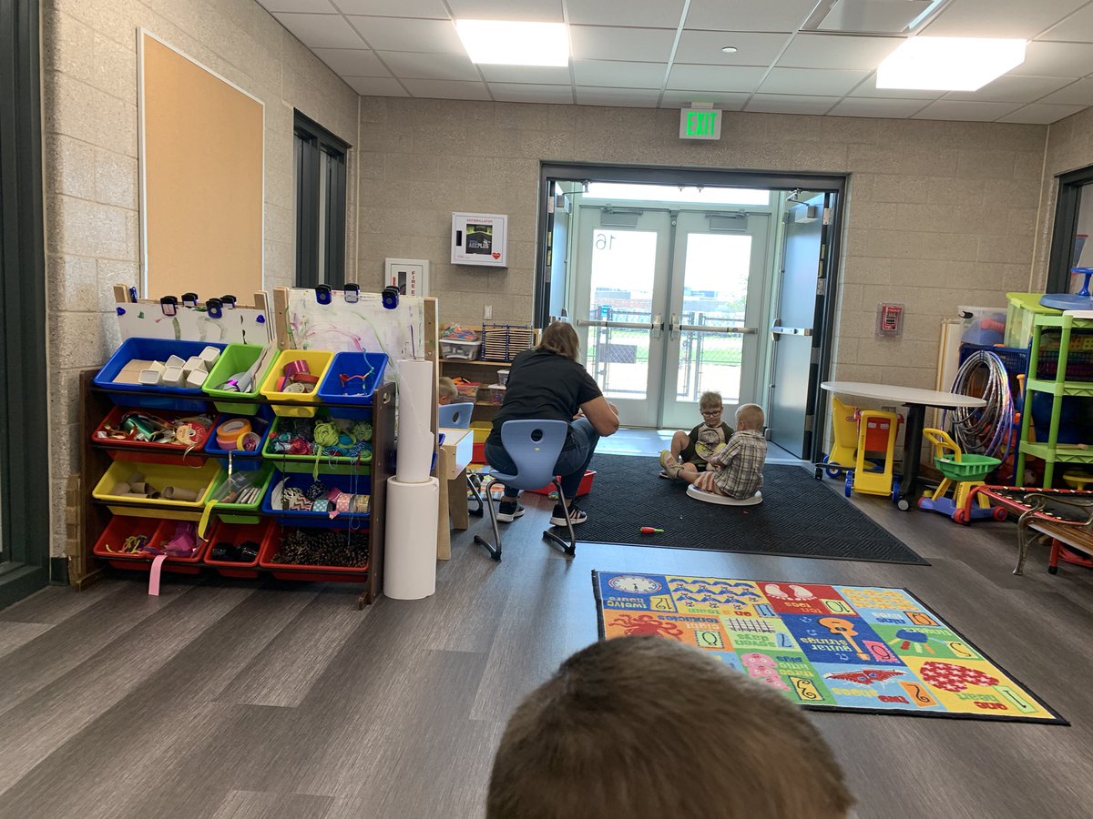 Yay for pod exploration day! We created calm down sensory bottles, practiced letters in our name and explored some new learning tools! @DCWElementary <a href="/DCWestFalcons/">DCWest Falcons</a> #dcwestpride #RootedInTheFalconWay ❤️