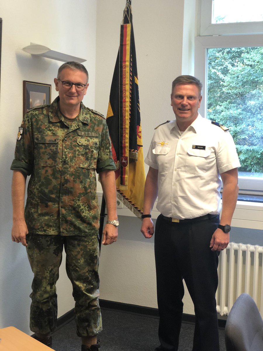 deu_flotilla2's tweet photo. Diese Woche hat der ehem. Innen-Staatsskretär des @saarland_de , O d.R. Seel, @DieReserve Übung in der EF 2 gemacht und sich in die Fähigkeiten von F123,F125, @FgsLog und @CdrDeuNavalAir einweisen lassen. Vielen Dank für den Besuch, Reservisten sind uns immer sehr willkommen 😀👍 https://t.co/LiJ0CozrDM