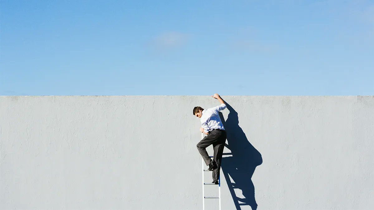 drummleadership's tweet photo. Navigating Peer Relationships While Climbing the Ladder https://t.co/b9qpdaHFgM via @HarvardBiz #LeadershipDevelopment #leadership #ceo #manager #boss #team #corporate #EffectiveLeadership #leader #climbingtheladder #peerrelationships #workrelationships #managingyourself https://t.co/jbNUIHn0qt