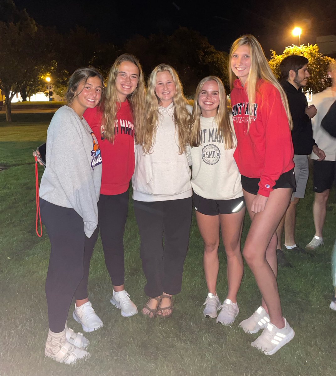 saintmarys_wbb's tweet image. First day on campus ✅

Welcome Devyn, Zoe, Grace, Maddie &amp;amp; Riley!!