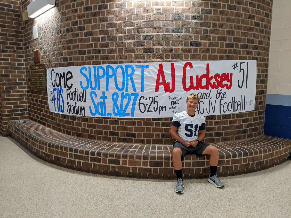 PrayersforAJ's tweet photo. I can not express how much we LOVE this @FarragutFB . Come out and scream LOUD for #51. #CuckseyStrong https://t.co/chfK5XVLhR