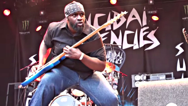 NoClass_Radio's tweet photo. 26 de agosto de 2014. Muere en Los Angeles, Tim Williams. Fue el bajista de la banda Suicidal Tendencies. Williams llevaba cuatro años en el grupo, y participo en su más reciente disco de estudio, llamado “13”. #TimWilliams #SuicidalTendencies https://t.co/16VfVSMrFK