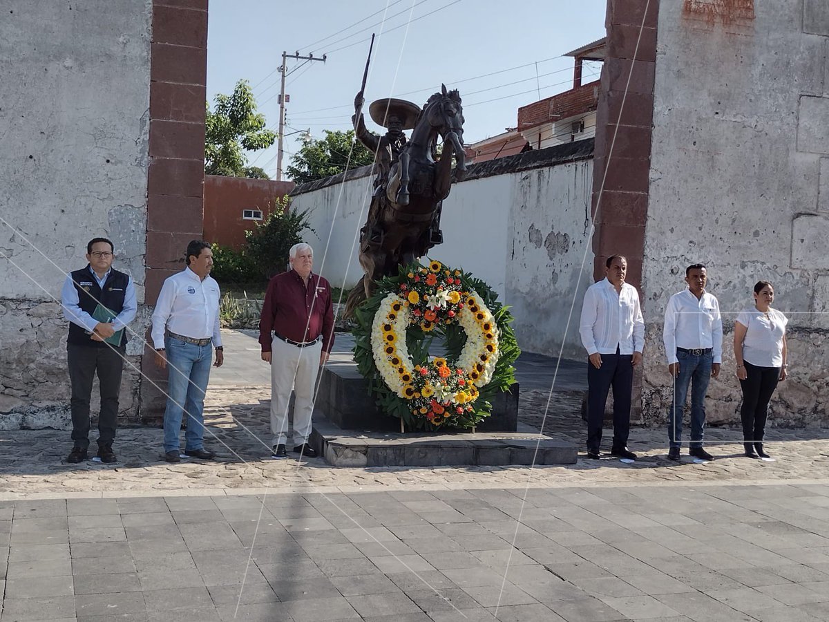 El Gobernador, Cuauhtémoc Blanco Bravo y el Secretario de Agricultura y Desarrollo Agropecuario, Víctor Manuel Villalobos Arámbula, realizan una guardia de honor en el monumento a Emiliano Zapata en Chinamenca. 
Info <a href="/Reportero1965/">Alberto Cruz Ignacio</a>