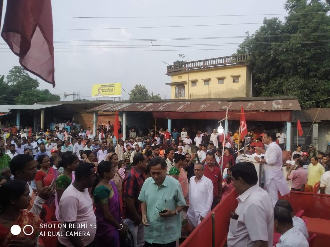 #কৈলাসহর_বিধানসভা_কেন্দ্র
গনতন্ত্র পুনরুদ্ধার, কাজ খাদ্য এবং কর্মসংস্থানের দাবিতে টিলাবাজারে সমাবেশে বক্তব্য রাখছেন এলাকার জনপ্রিয় বিধায়ক মবস্বর আলী।।