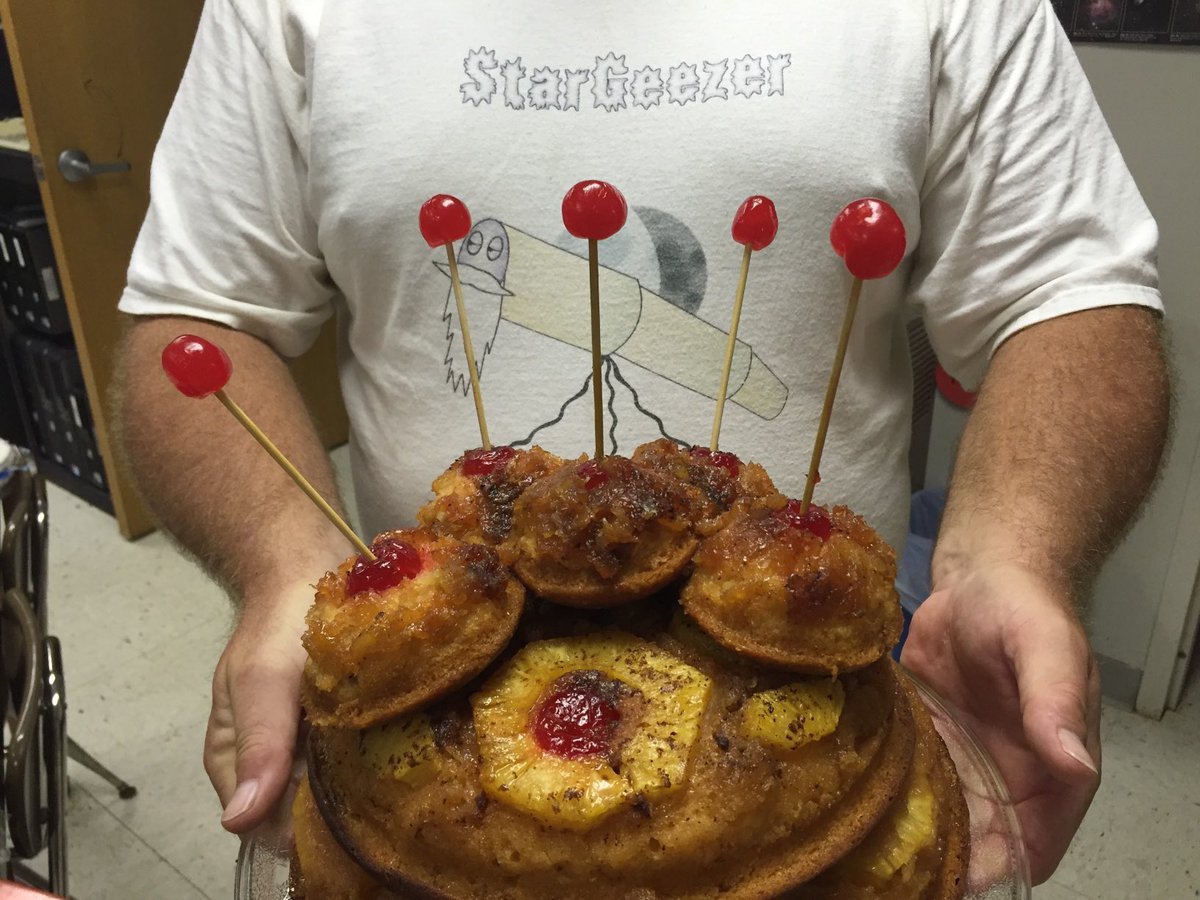 taoskyguy's tweet photo. TAO image:  Upside-down alien cake, baked by Jim Long, photo by David Fields https://t.co/Fz7IiZlsOO