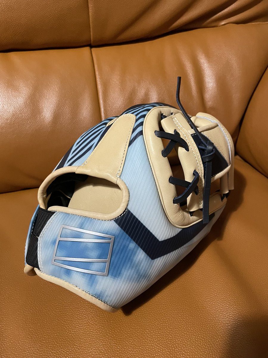 shunpeihiko1033's tweet photo. とうとう来ました!
型付けの仕方分からない…
#rev1x #ローリングス https://t.co/1L5rpkpxqi