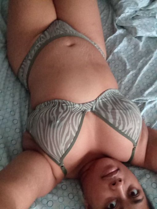 Good morning 💕🌞 Don't be shy, and say hi 👋 https://t.co/NMvolkaJDs