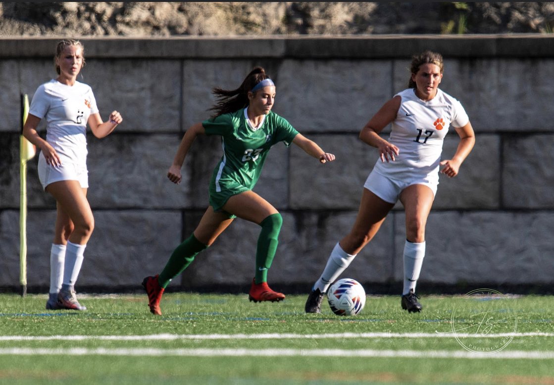 cchssports's tweet photo. Our attack has put together 15 goals in their first 3 matches. However, this defense with goal keeper Katherine Skinner deserves a shoutout. This defense has given up 0 goals so far! ☘️💪 https://t.co/MYmRRUTPE3