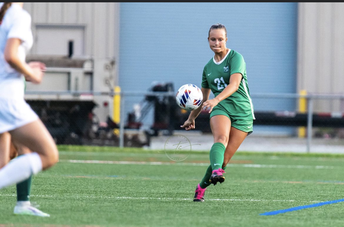 cchssports's tweet photo. Our attack has put together 15 goals in their first 3 matches. However, this defense with goal keeper Katherine Skinner deserves a shoutout. This defense has given up 0 goals so far! ☘️💪 https://t.co/MYmRRUTPE3