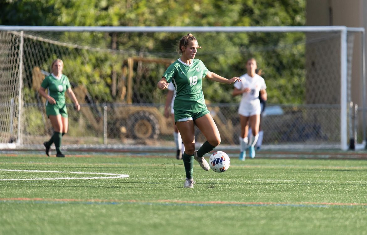 cchssports's tweet photo. Our attack has put together 15 goals in their first 3 matches. However, this defense with goal keeper Katherine Skinner deserves a shoutout. This defense has given up 0 goals so far! ☘️💪 https://t.co/MYmRRUTPE3