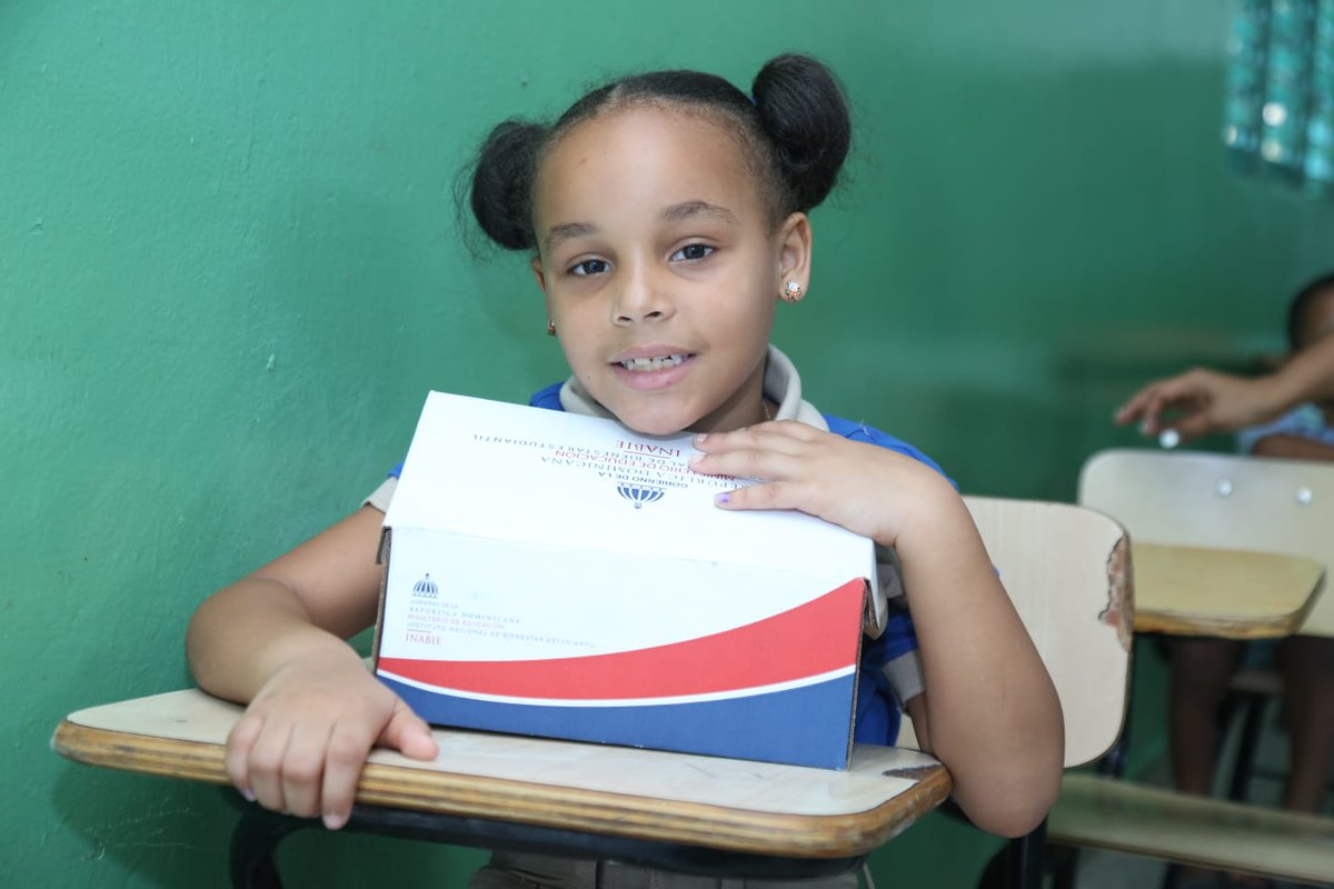 VictorCastro_RD's tweet photo. Este programa del Instituto Nacional de Bienestar Estudiantil, @INABIERD, impactará a unos 5,023 centros educativos a nivel nacional, en especial, a los de mayor vulnerabilidad.
#INABIERD #UtileríaATiempo #UnNuevoBienestar https://t.co/aPe6f1T2WK
