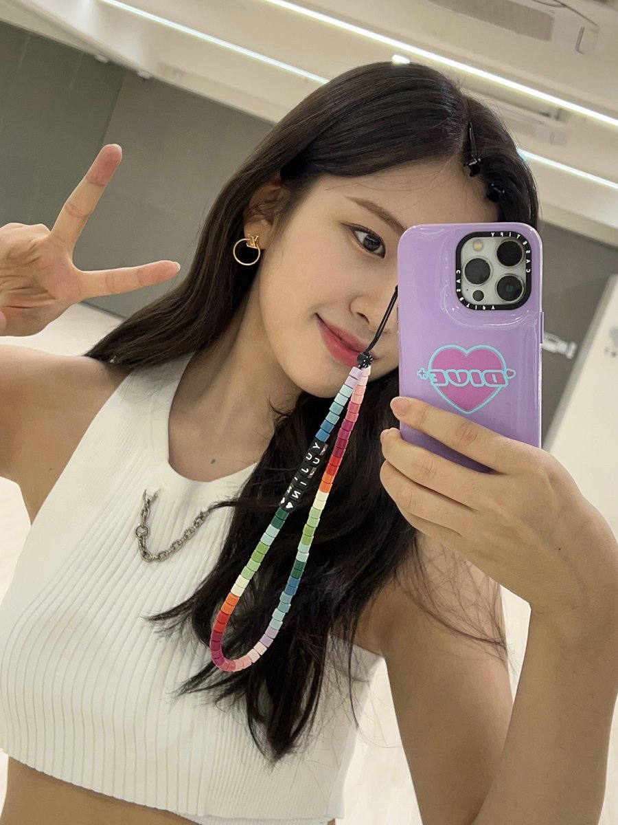 please_Bsilent's tweet photo. 사랑은 조용히 보여주기라면서 핸드폰 케이스에 다이브 새기는 우리 강쥐….🥹🫶 https://t.co/Fn2iutdUdy