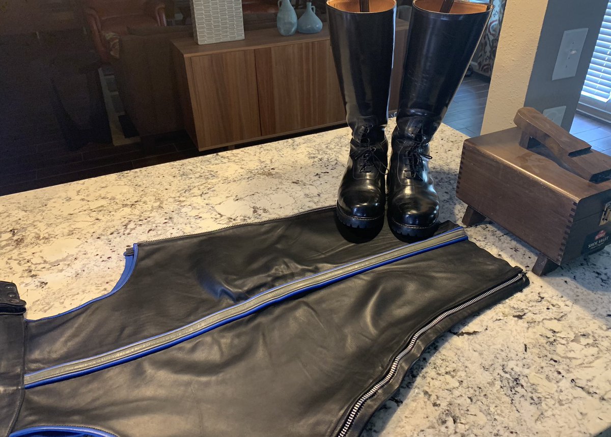 smokin_texas's tweet photo. Quick clean for the play weekend ahead. Get yer tongue ready, slave. https://t.co/AXQquFrstl