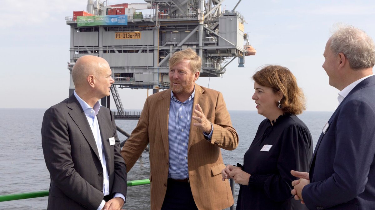 TNO Nieuws (@tno_nieuws) on Twitter photo De Koning bezocht op 25 augustus samen met o.a. TNO-expert <a href="/renepeters/">Rene Peters</a> locaties op de Noordzee waar de energietransitie in volle gang is. Lees meer over het bezoek > tno.social/3F
#Energietransitie #DuurzameEnergie #Waterstof #Windenergie #Offshore De Koning bezocht op 25 augustus samen met o.a. TNO-expert <a href="/renepeters/">Rene Peters</a> locaties op de Noordzee waar de energietransitie in volle gang is. Lees meer over het bezoek > tno.social/3F
#Energietransitie #DuurzameEnergie #Waterstof #Windenergie #Offshore