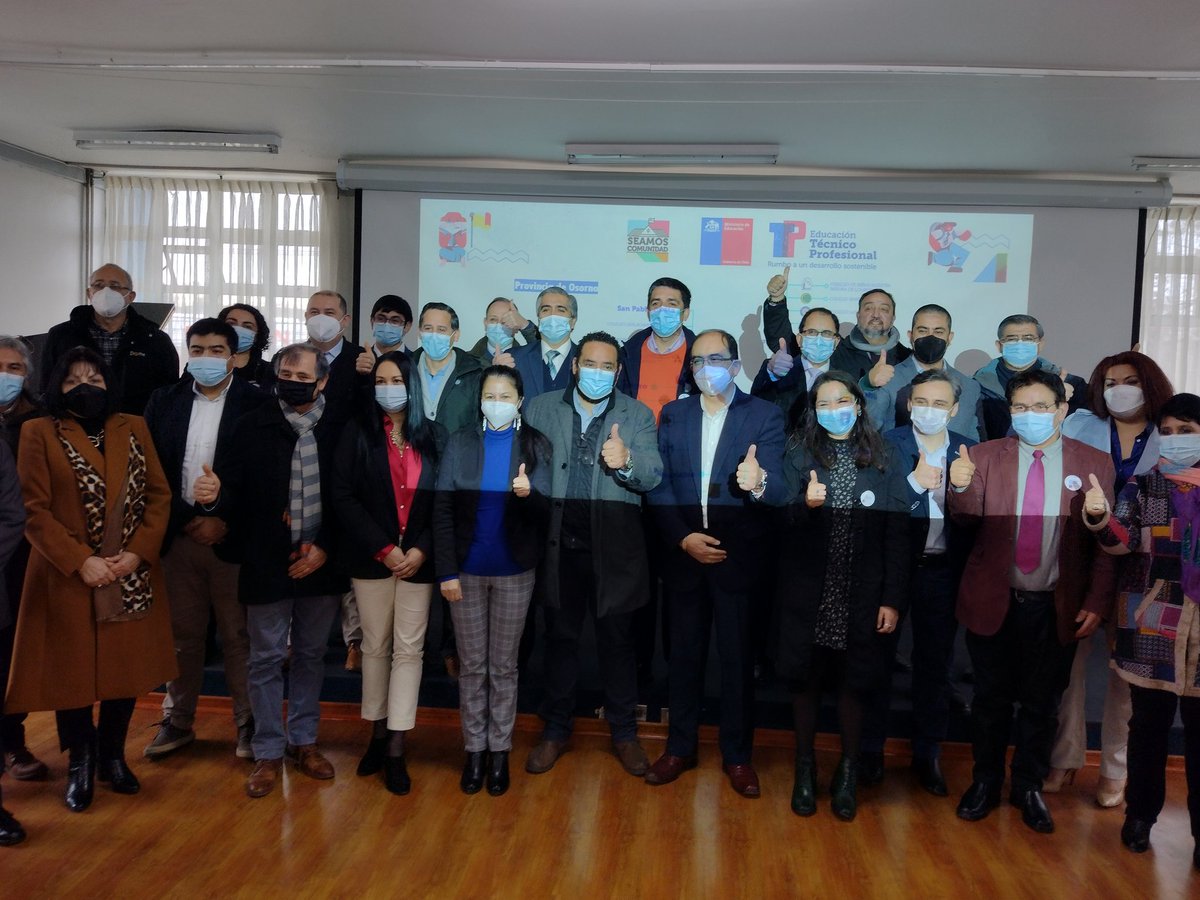 💪 ¡Arriba la educación TP! 💪 En el Liceo Industrial de Osorno junto a la Seremi <a href="/danielacarvacho/">Daniela Carvacho Díaz 👩🏻‍🏫🌱</a>, el secretario ejecutivo <a href="/cmlincovil/">Cristian M. Lincovil Belmar</a> y las y los docentes y estudiantes de la comuna, conmemorando los 80 años de la educación técnico profesional #MesTP