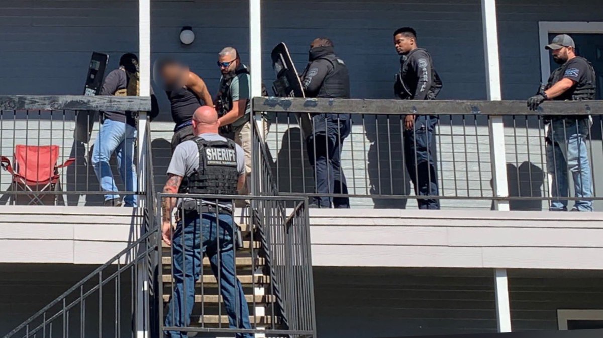HCSO_MikeLee's tweet photo. Thanks to a $3.57 million investment by @HarrisCoJudge &amp; Commissioners Court in May 2021, our #ViolentCrime Reduction Initiative (VCRI) has cleared 2️⃣5️⃣3️⃣9️⃣ warrants resulting in the arrest of 1️⃣7️⃣2️⃣5️⃣ violent offenders. Law Enforcement is committed to keeping #HarrisCountySafe. https://t.co/QrzQoLeZhT