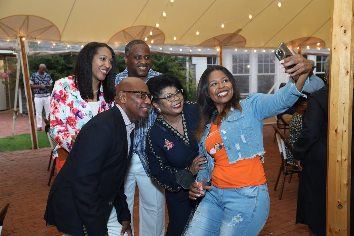 MorganStateU's tweet image. Each year, 'Morgan on the Vineyard' unites Morganites to participate in weeklong festivities on Martha’s Vineyard to support student success and celebrate our #FairMorgan.

Check out some of our favorite moments. 👇🏾 We can't wait to see you next year!

📸 bit.ly/3ciBdGR