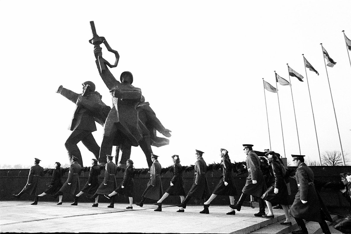 dw-news-on-twitter-latvia-has-torn-down-a-soviet-era-obelisk-to-the