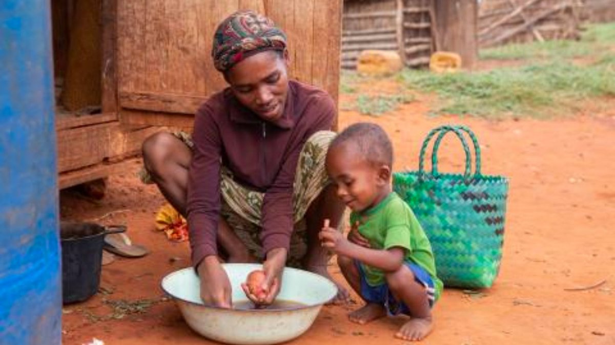 GlobalAction tweet picture