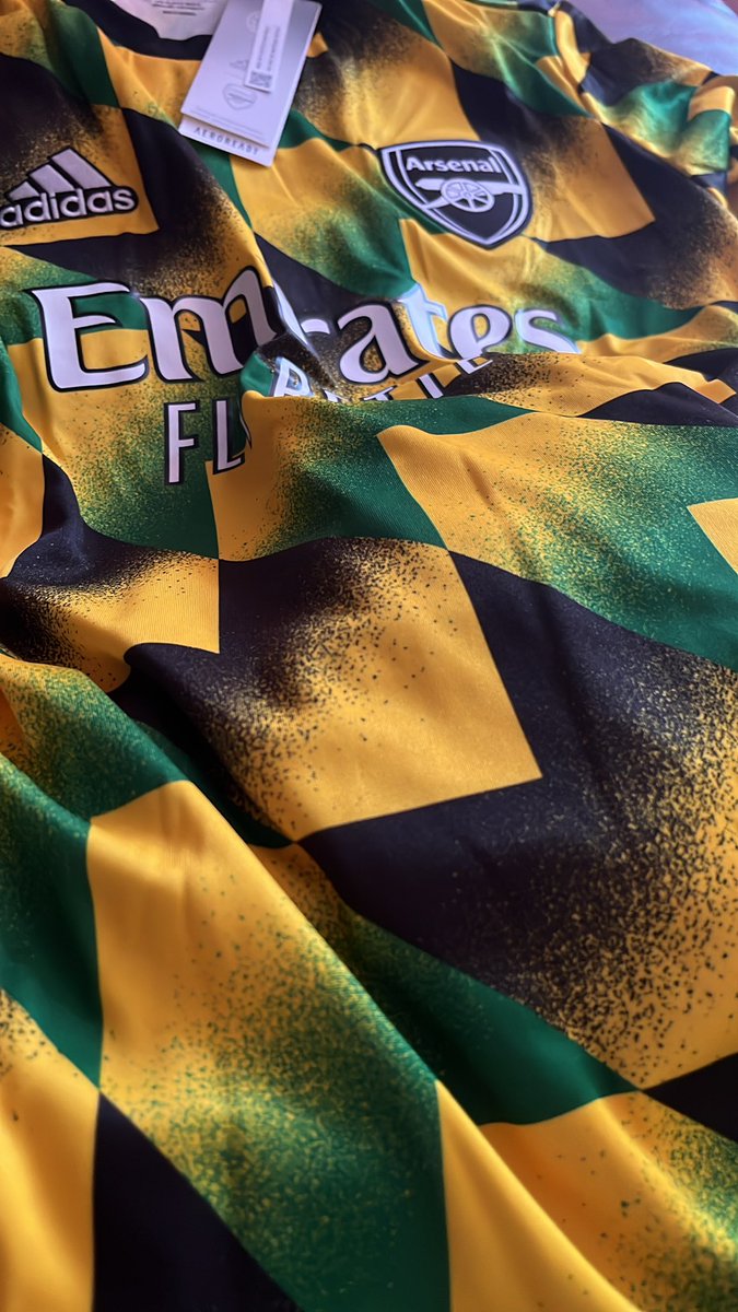 Michell_writes's tweet photo. @Arsenal you got me! As soon as the 🇯🇲 inspired apparel dropped I was at The Armoury copped two shirts for the boys. #jamaica #arsenal #perfectunion  COYG https://t.co/z0MzrnPHwy