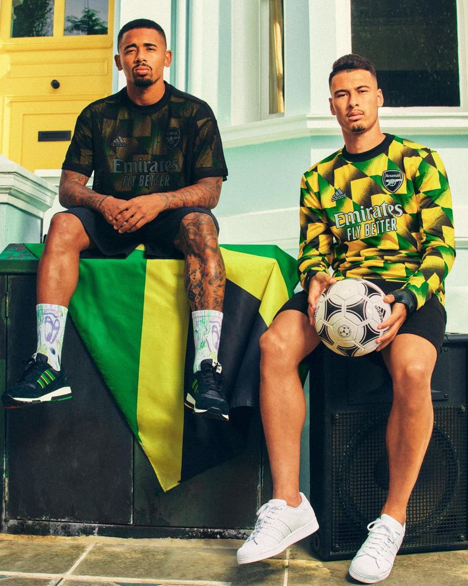 Michell_writes's tweet photo. @Arsenal you got me! As soon as the 🇯🇲 inspired apparel dropped I was at The Armoury copped two shirts for the boys. #jamaica #arsenal #perfectunion  COYG https://t.co/z0MzrnPHwy