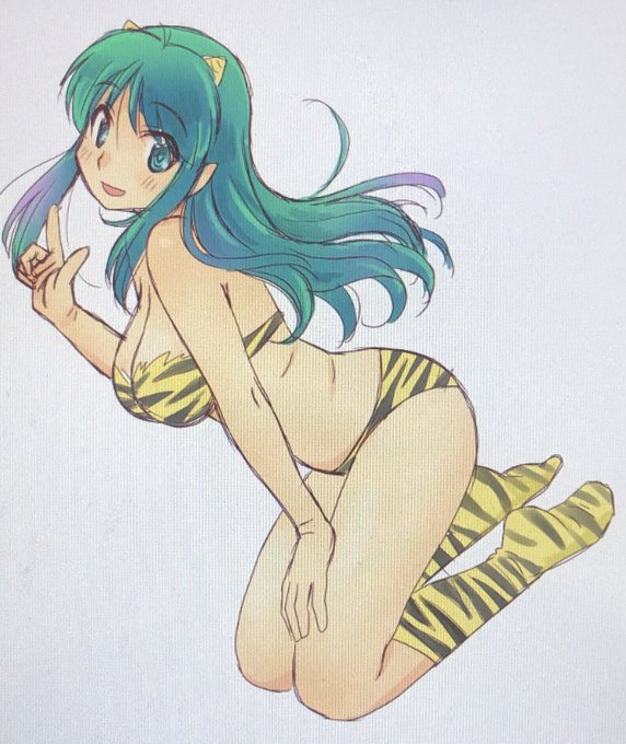 ラムちゃんの履いているもの、がっちりソールのあるブーツだと土足で部屋に上がることになるし、毛皮靴下的なものだと外で汚れるし、どういう解釈なんだろとチラと原作見たら足裏まで虎縞があるのであれは毛皮靴下と見るべきか。フィギュアとか新作はソール無し真っ黄色。 