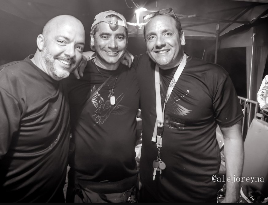 AngelsOpenWater's tweet photo. Feliz cumpleaños a nuestro amigo y Presidente de los #Angeles #OpenWater Lic #DanielConde Profesor #ArtesGraficas genio creativo y consecuente atleta #natacion y #AguasAbiertas @danielcondef #DeportesExtremos - @NataciondeVzla @andresraulpaezp @CordovaLuis28 @zolangegonzalez https://t.co/Fsj0ojEanw