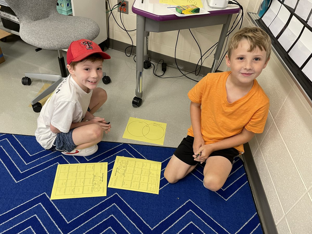Mrs_Freibrun's tweet photo. Comparing and contrasting facts about ourselves with a partner! #cherokeeinspires #LFmoments https://t.co/TJ5R71hXOg