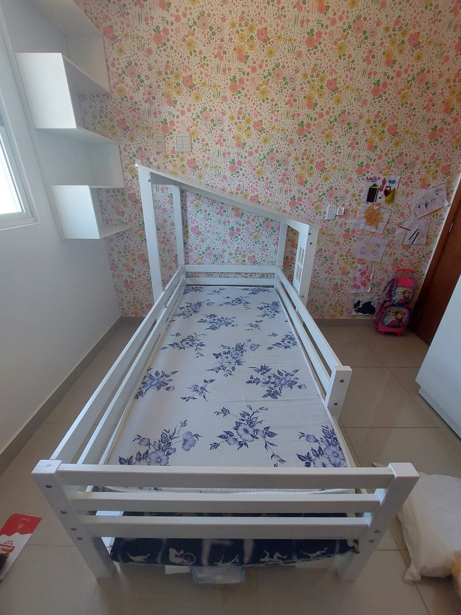 celinanb's tweet photo. Mamães/papais/dindos(as)/ ou solteiros (as) com espírito infantil. Estou vendendo essa caminha da Cecília com os colchões da bicama, tá em perfeitíssimo estado pois criamos nossos filhos pra cuidar das coisas e não serem grandes destruidores do nosso dinheiro. R$ 2.200,00 #RT https://t.co/wpYgcMbLSe