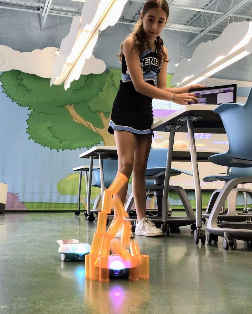 fogleem's tweet photo. Who loves a little #Finch2 bowling?!?! Just a quick intro activity to start the year with @birdbraintech
#STEMfun #makerspace @Seneca_Valley @HaineCIRC https://t.co/gjE0xgq7ST