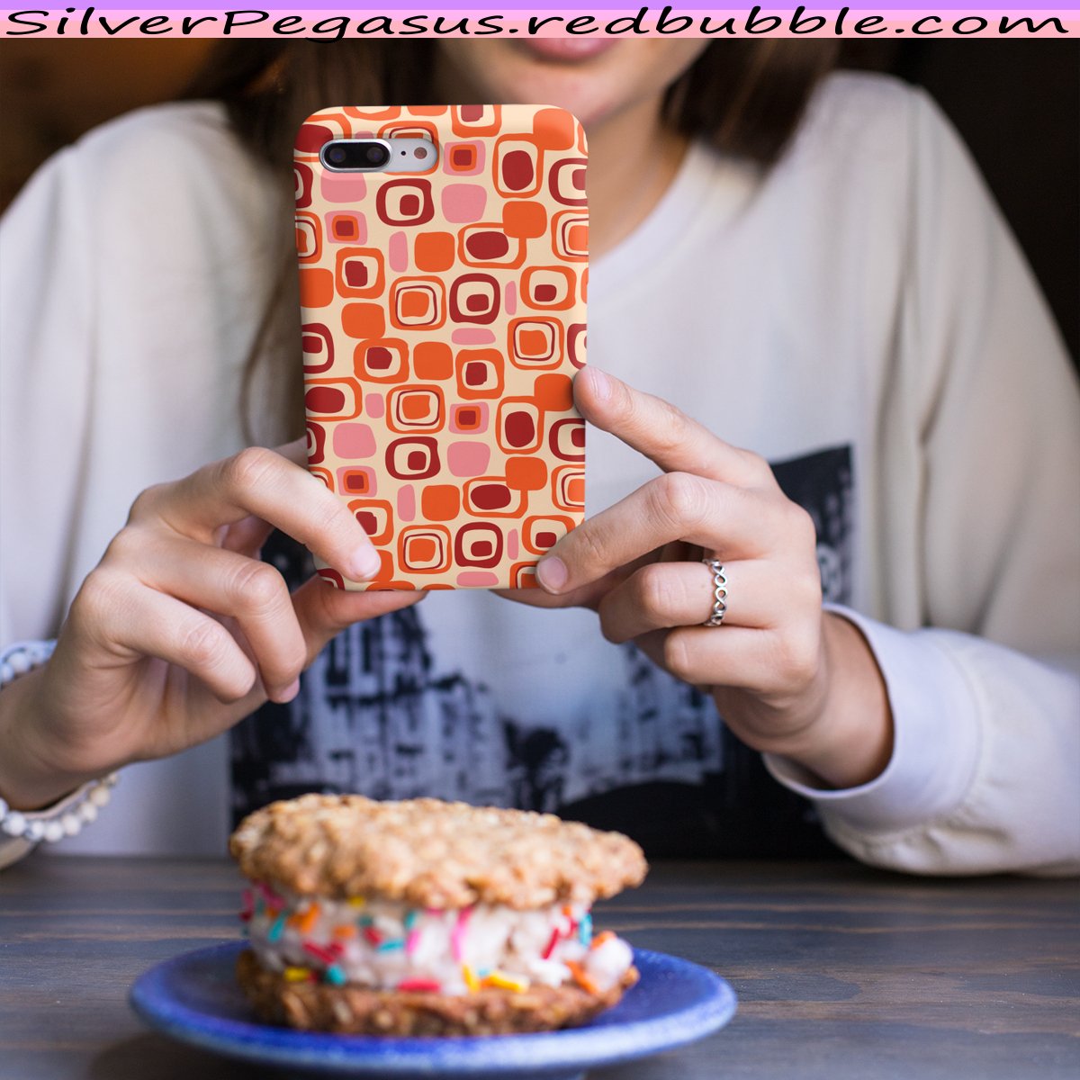SilverPegasus_1's tweet photo. Retro Style Mid-Century Modern iPhone Cases by SilverPegasus π±π€©π For all iPhone series
More colors in our shop
#phonecases #iPhonecase #Midcenturymodern #retrophonecase #BackToSchool #SilverPegasus
Mid-Century Pattern - Orange iPhone Case
Shopπ https://t.co/V5nvCkiRhm https://t.co/VbSE8aftda