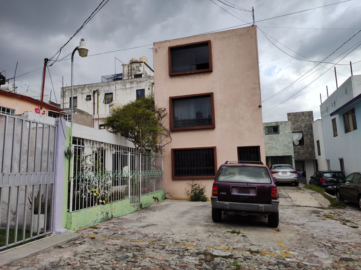 pame_yo's tweet photo. El ex funcionario de #desarollourbano Arturo Caballero Pantoja desaparece expediente para lograr la demolición de mi casa!!! 
@PueblaAyto @eduardorivera01 https://t.co/T8bs8JqKgc