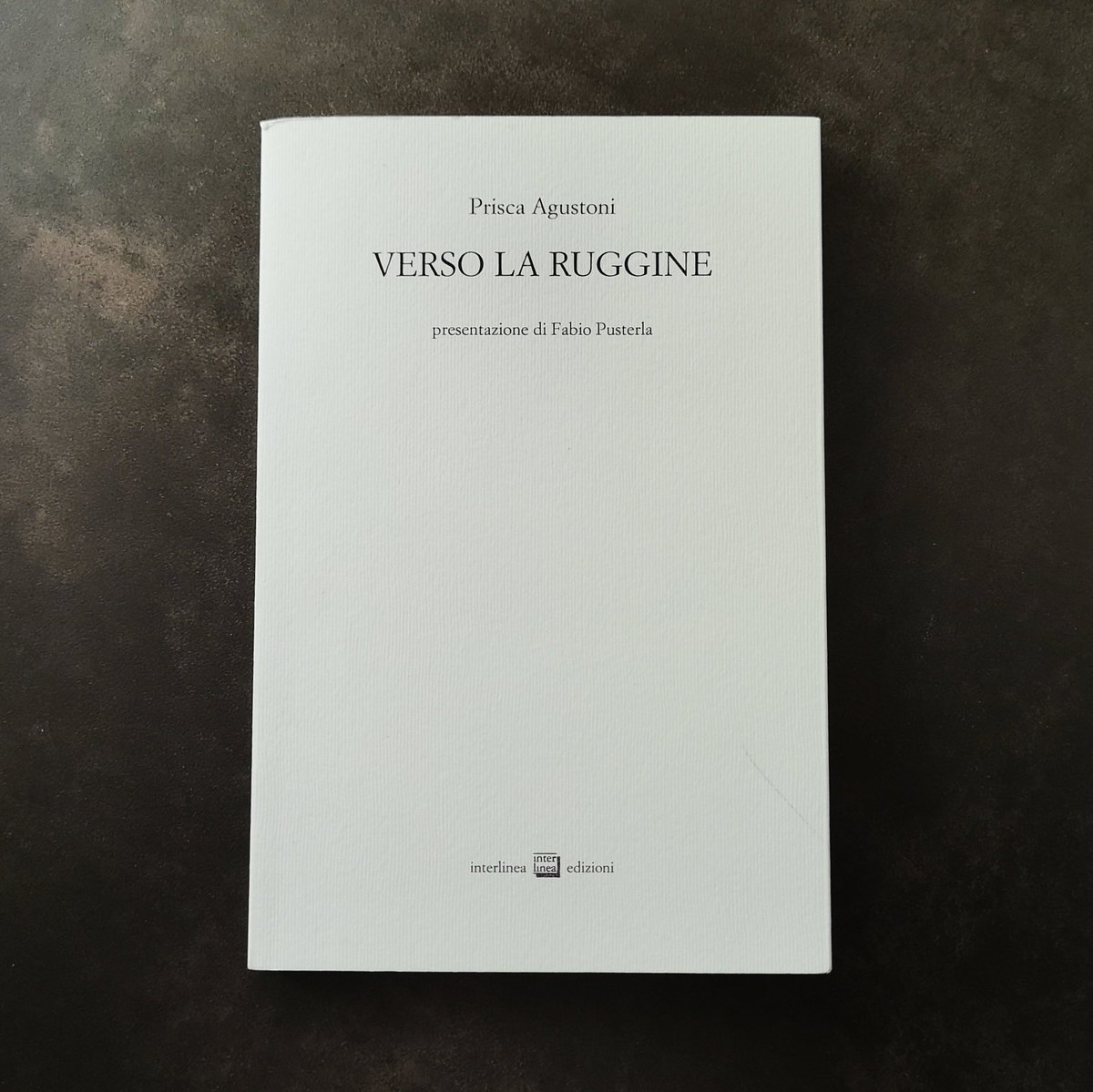 marinofuchs's tweet photo. A presto per la recensione di questo libro di #poesia. Intanto ho fatto una bella foto. Prisca Agustoni, Verso la ruggine, @Interlinea_Ed https://t.co/Ti7Qd6w8H7