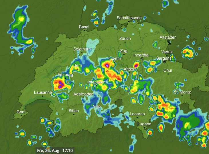 MeteoNewsAG's tweet photo. Im Moment befindet sich der Schwerpunkt der #Gewitter in der #Zentralschweiz (Kamera Stans) und im #Freiburgerland. Am Abend und in der Nacht kommen weitere Regionen dran. ➡️https://t.co/2lv0pkgmbZ (rp) https://t.co/n0rJbZR1WI