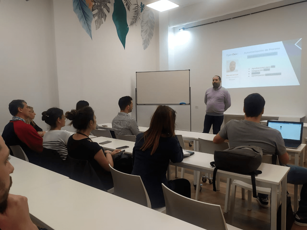 etixen_cloud's tweet photo. Encuentro exclusivo para potenciar y brindar autonomía a líderes de RR.HH 🙌🏻 Junto a @Flokzu Abordamos las formas de superar los desafíos del contexto actual mediante la automatización 🚀¡Que se repita!
#Flokzupartner #eventopresencial #BPMCloud #solucionesenlanube #automation https://t.co/XynyxEVitj