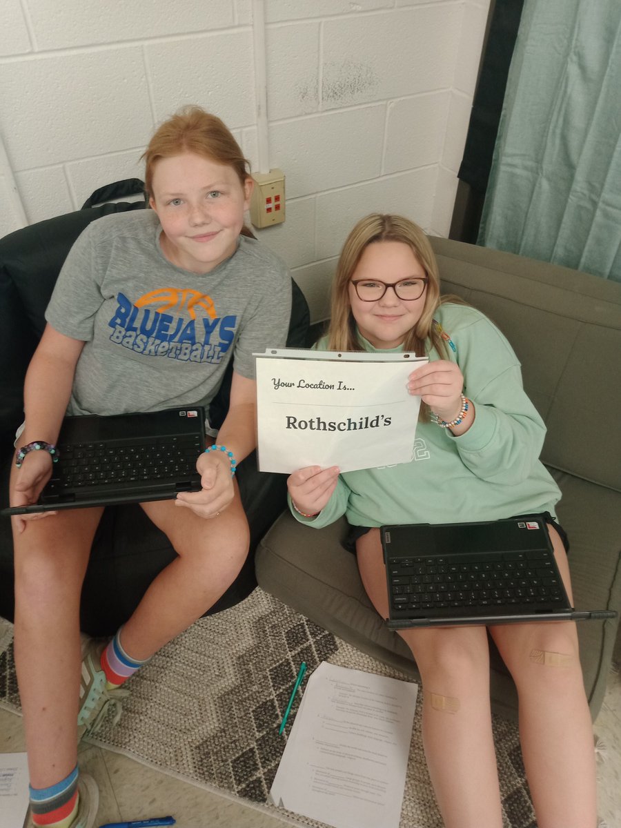 MrsMBeers's tweet photo. World Geography students @WMSSDOW not only learning about Absolute &amp; Relative Location, but are now using what they know to find the Absolute &amp; Relative Locations of some of Washington's favorite places! #EngageSDOW https://t.co/bIybUBEqHk