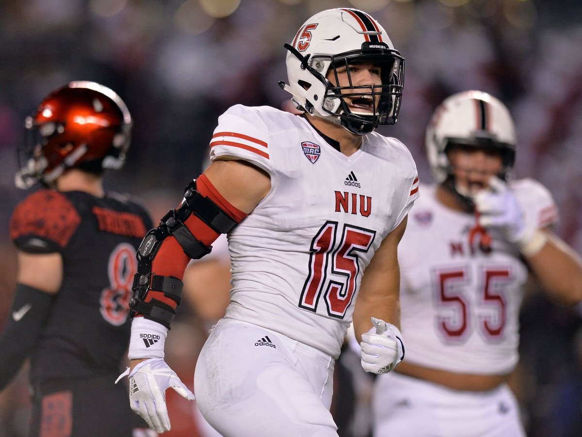 forgottenstuds's tweet photo. Sutton Smith - Northern Illinois
Led the Country in Sacks in 2017 https://t.co/HfflyxlX5g