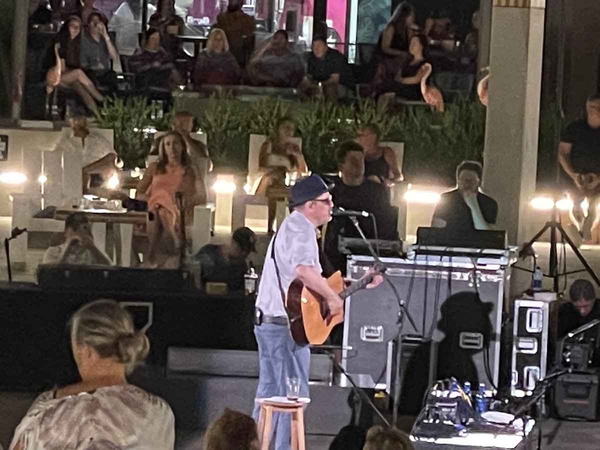 slimschadey161's tweet photo. Just watched Matthew Good at the District Wine Village in #Oliver Bc . Out in a great show in a small venue. #Awsome #livemusic #mattgood #oliver #okanagan https://t.co/W734DuUerq