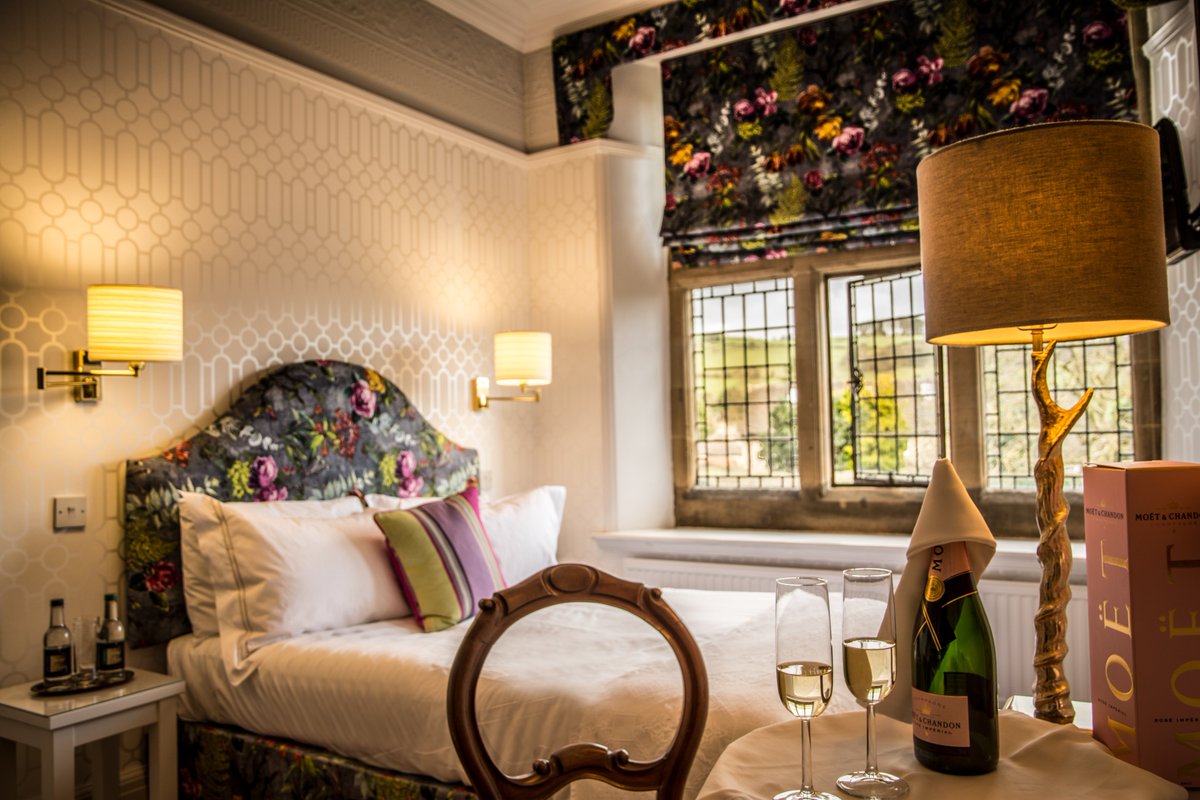 FischersBaslow's tweet photo. Looking for a place to indulge and unwind? Our beautiful rooms are perfect for a relaxing getaway in the Peak District. 

##FischersBaslow #BaslowHall #FourStar #AAHospitality #Derbyshire #UniqueDistrict #MICHELINguide #ThreeRosette #PeakDistrict #Foodie https://t.co/ntMbufriEx