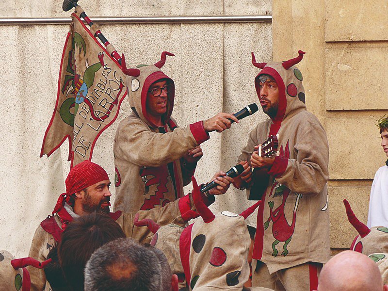 La festa major de l’Arboç recupera la tradició amb La carretillada dels <a href="/DiablesdelArboc/">Diables de l'Arboç</a>, castells amb <a href="/verds/">Castellers de Vilafranca</a> <a href="/Minyonsdelarboc/">Minyons de l'Arboç</a> <a href="/collavella/">Colla Vella dels Xiquets de Valls</a> i <a href="/JoveDeTarragona/">Colla Jove de Tarragona</a>, concerts, processons i activitats per a la canalla.

➡️tuit.cat/pYREG