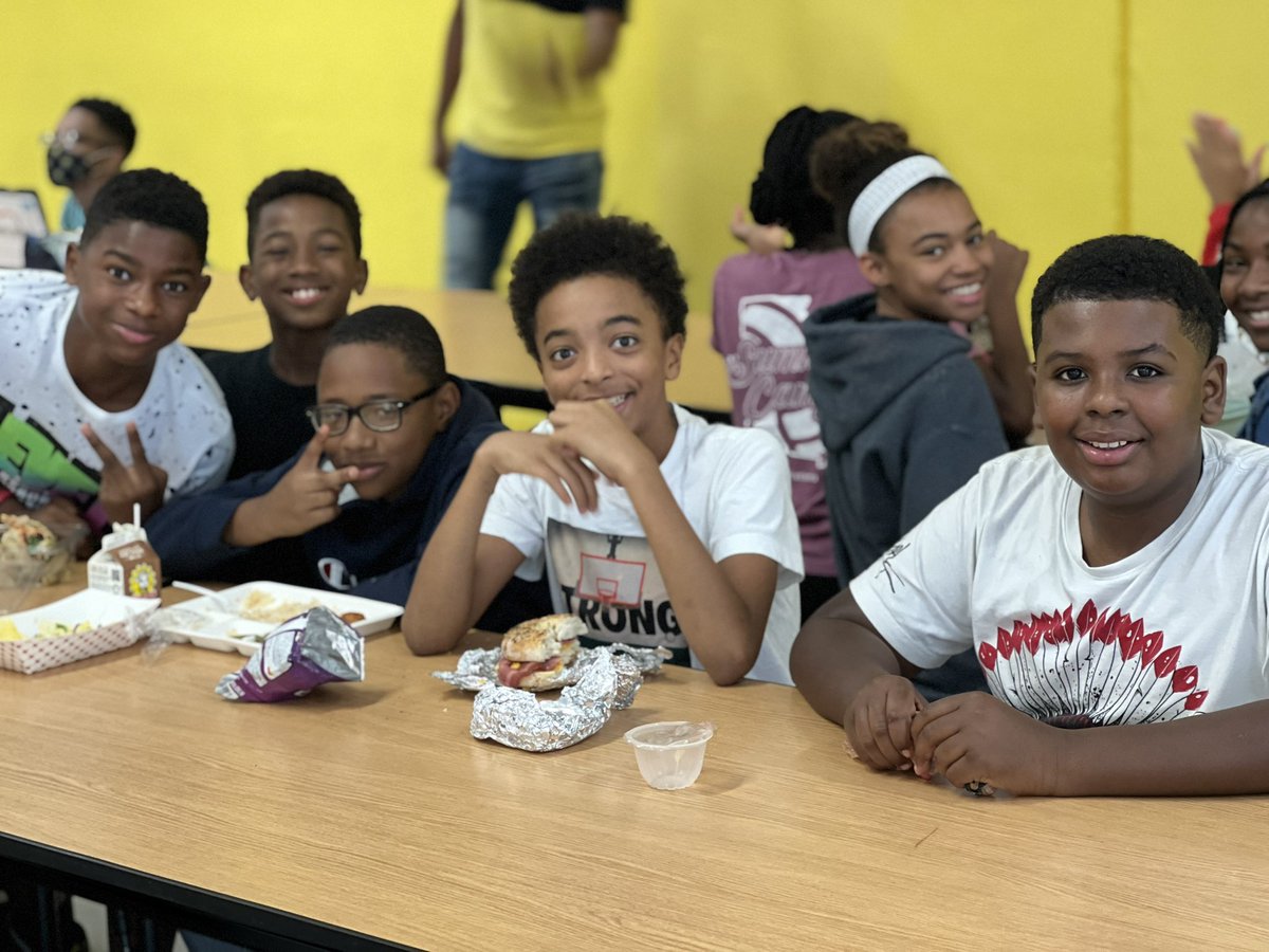 MerriweatherEDU's tweet photo. For the first time ever, we allowed our students to sit anywhere in the cafe during lunch today! I am proud to say that they did an incredible job! Free-sit Friday was a hit! 🔥 @SuttonCougars @SMSFielder @TRobinsonsms @DrIsisM  @TommyUsherAPS https://t.co/EDTB4Lg7hl